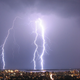 Rayo de nube a tierra. Wikimedia Commons